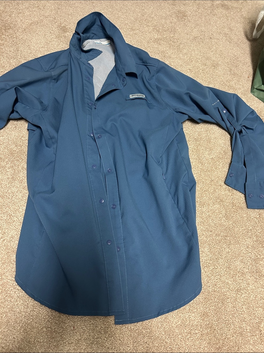Columbia women’s Blue Long-Sleeve Performance Shirt